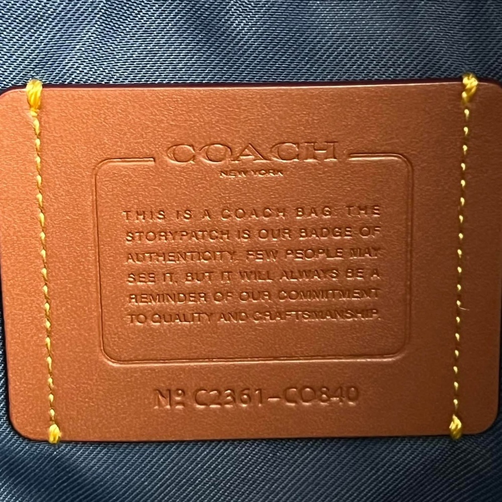 CO840 - Coach Hall Tote 33 - Picture 10 of 14